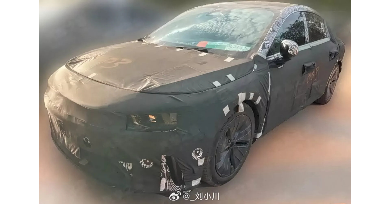 Large air intake and lidar on the roof of the Smart #6 prototype