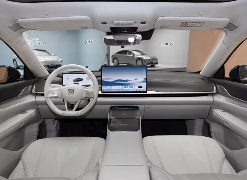 Приборная панель и дисплей Buick Electra L7