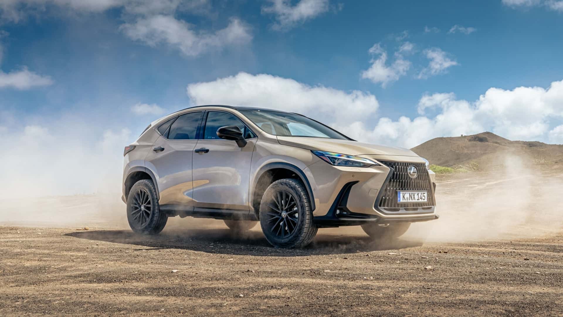 Lexus NX Overtrail вид збоку