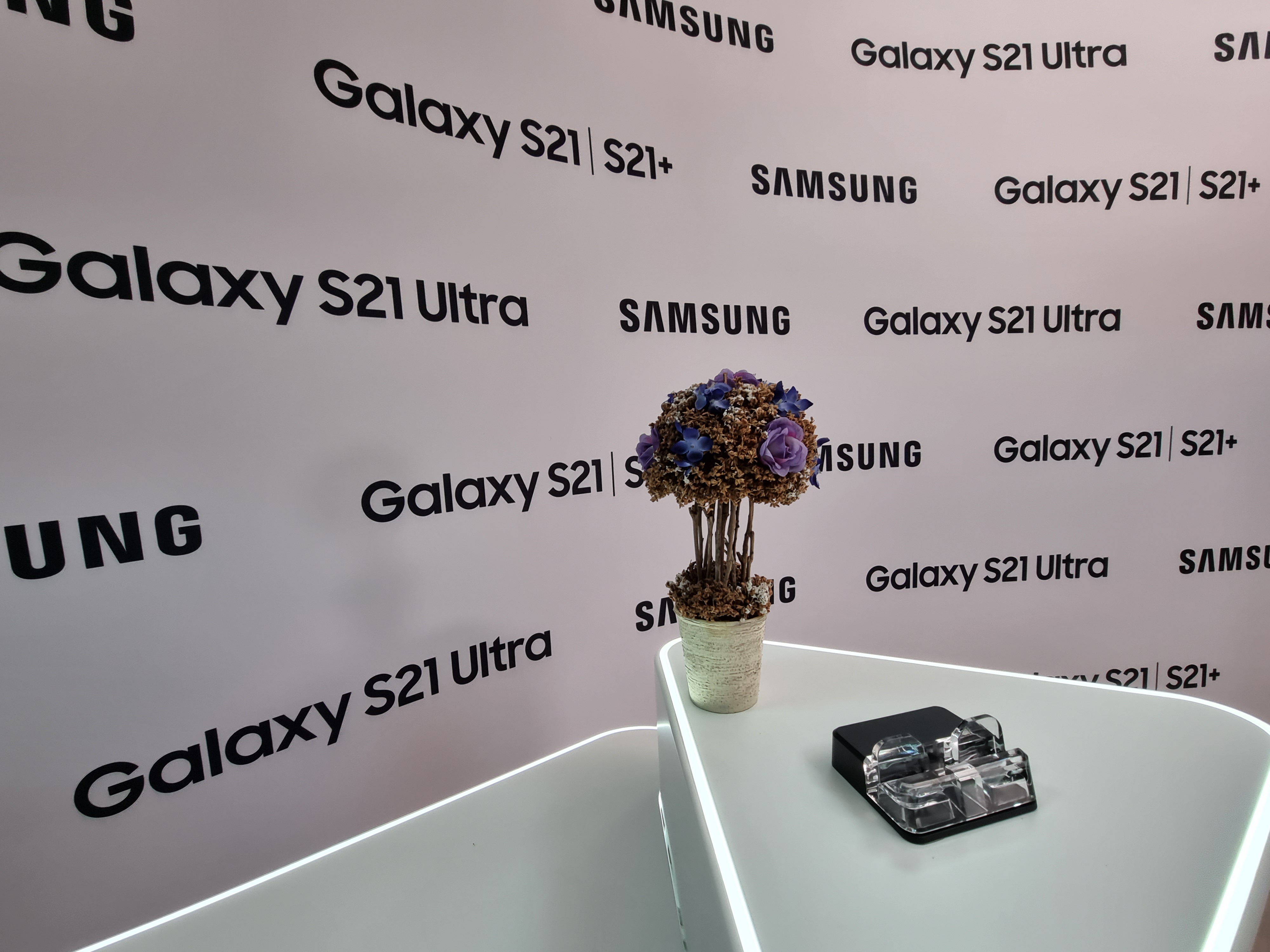 Флагманская линейка Samsung Galaxy S21 и наушники Galaxy Buds Pro своими глазами-50