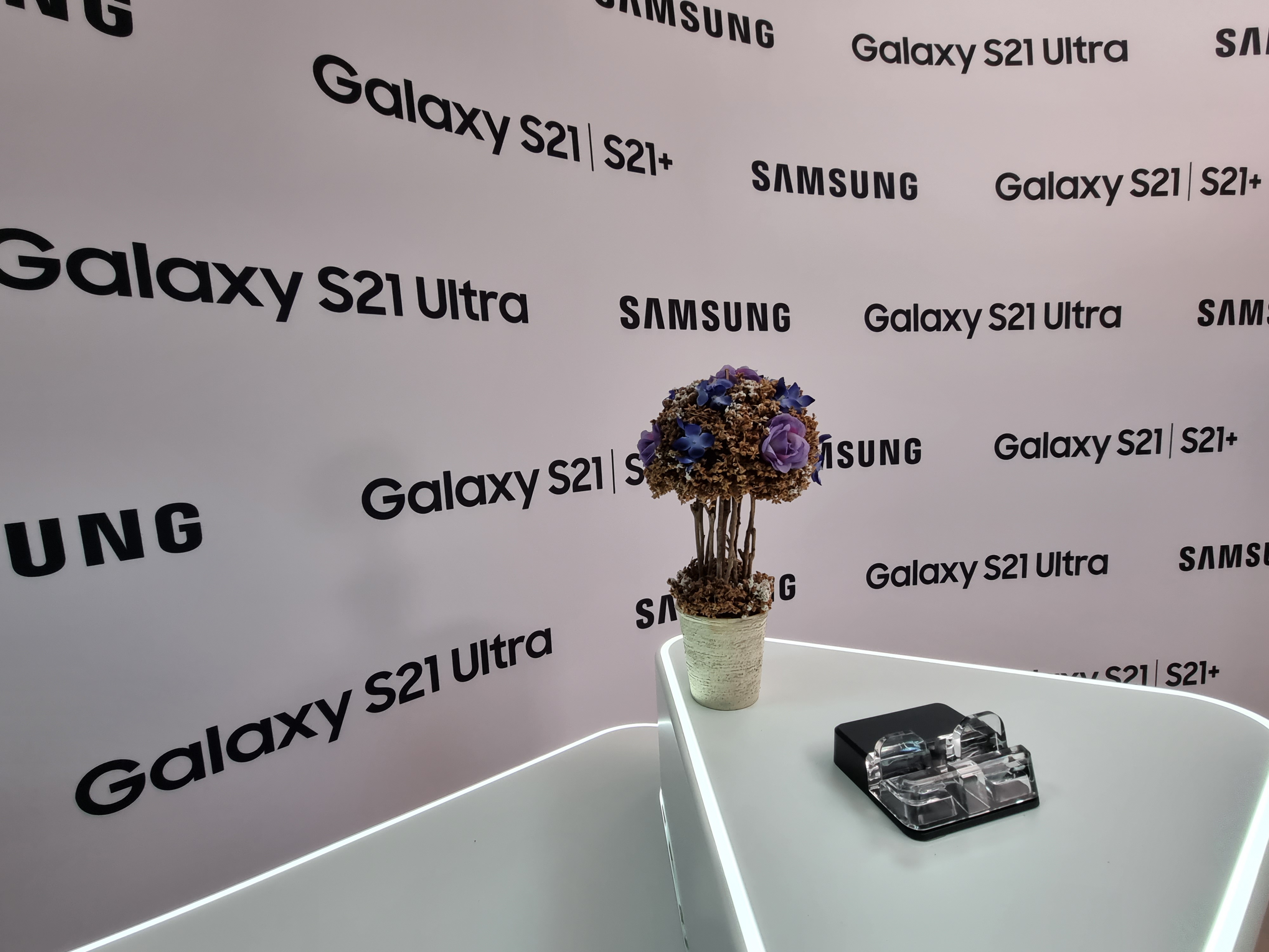Флагманская линейка Samsung Galaxy S21 и наушники Galaxy Buds Pro своими глазами-51