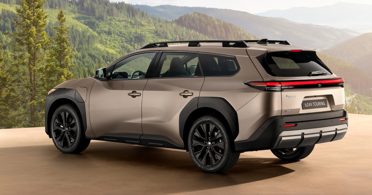 Toyota bZ4X Touring 2025 - Side view