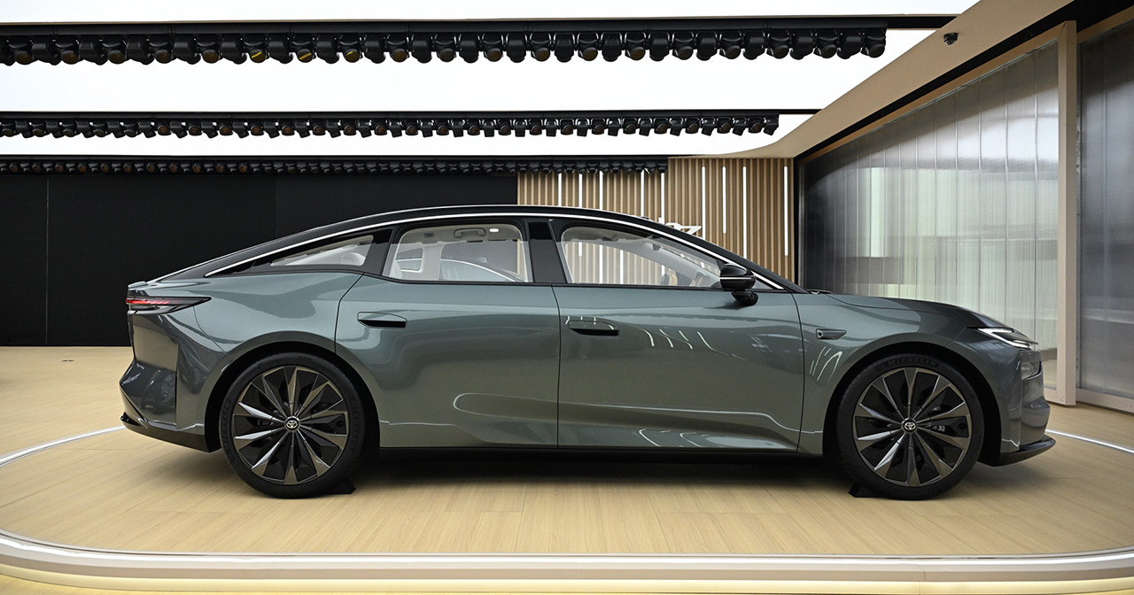 Toyota bZ7 LED optics