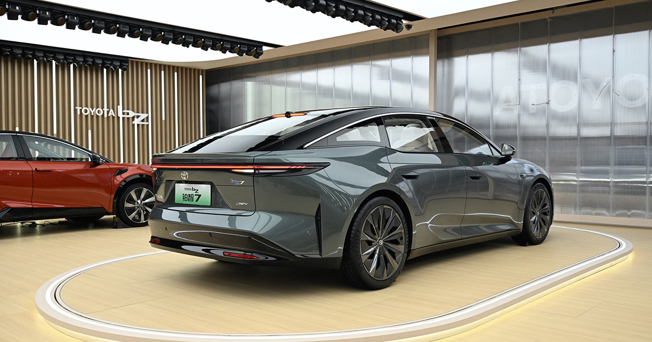 Streamlined body shape of the Toyota bZ7