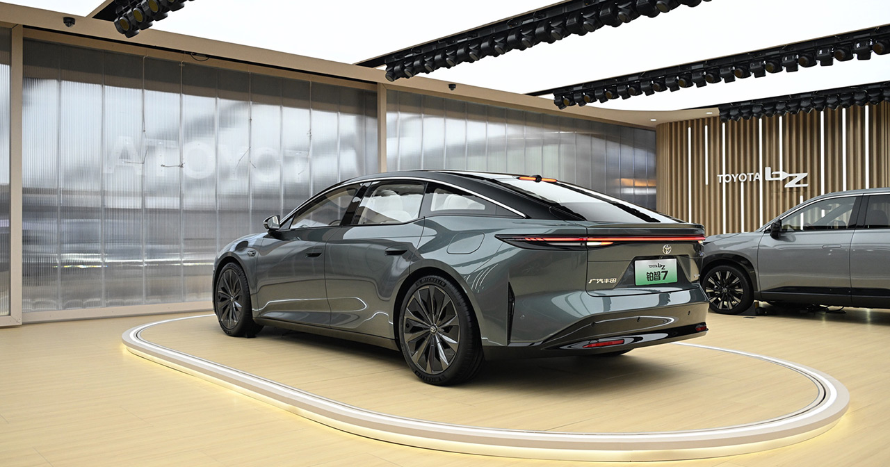 Stylish lines of the Toyota bZ7