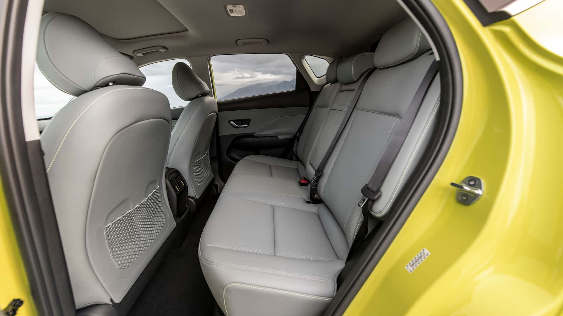 Hyundai Kona Electric 2026 - вид сзади