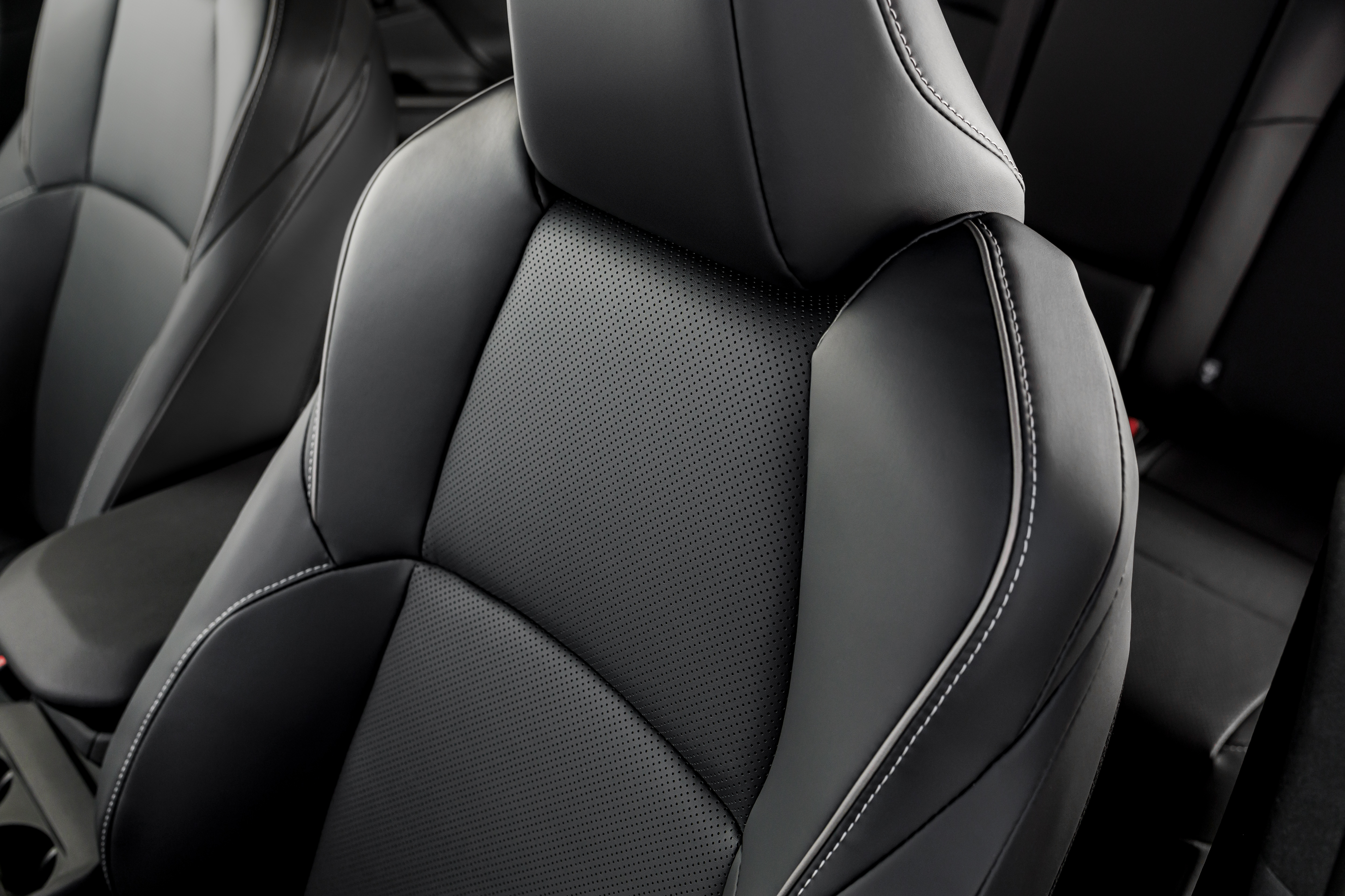 Задняя часть салона 2026 Toyota bZ4X с комфортными сиденьями