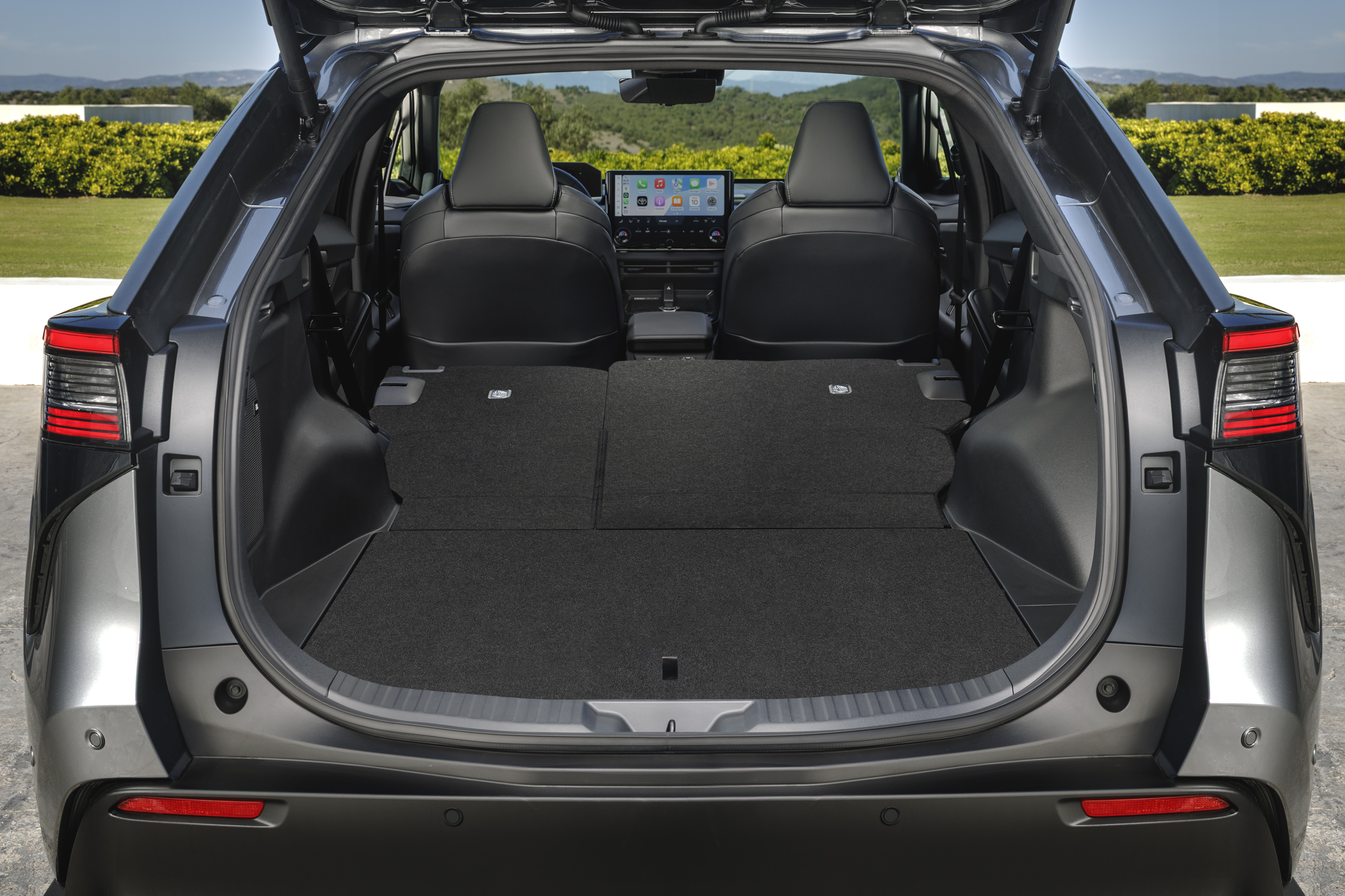 Интерьер с сиденьями 2026 Toyota bZ4X, вид спереди