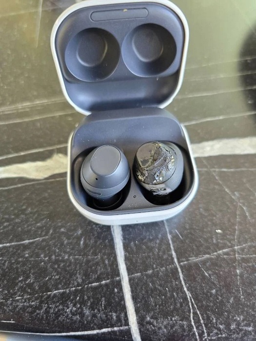 Une autre phobie : les nouveaux écouteurs Galaxy Buds FE de Samsung ont explosé dans les oreilles d'une jeune fille, la privant de son audition.-3