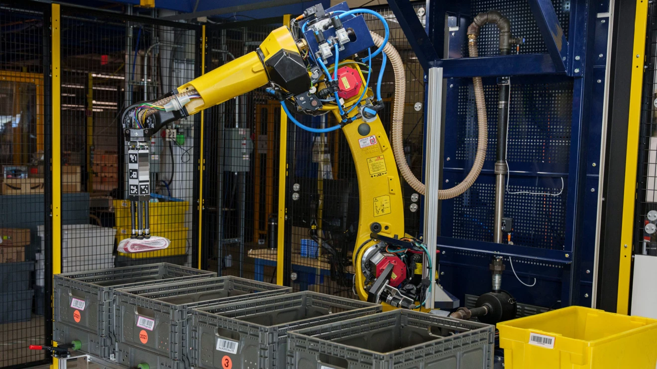 Amazon presenta el robot Sparrow para realizar trabajos rutinarios en los almacenes-5