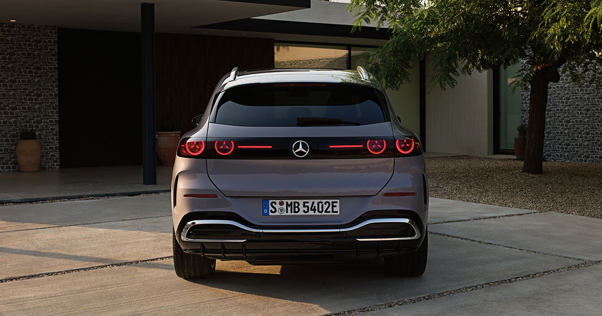 Вид інтер'єру Mercedes-Benz GLC EQ Technology