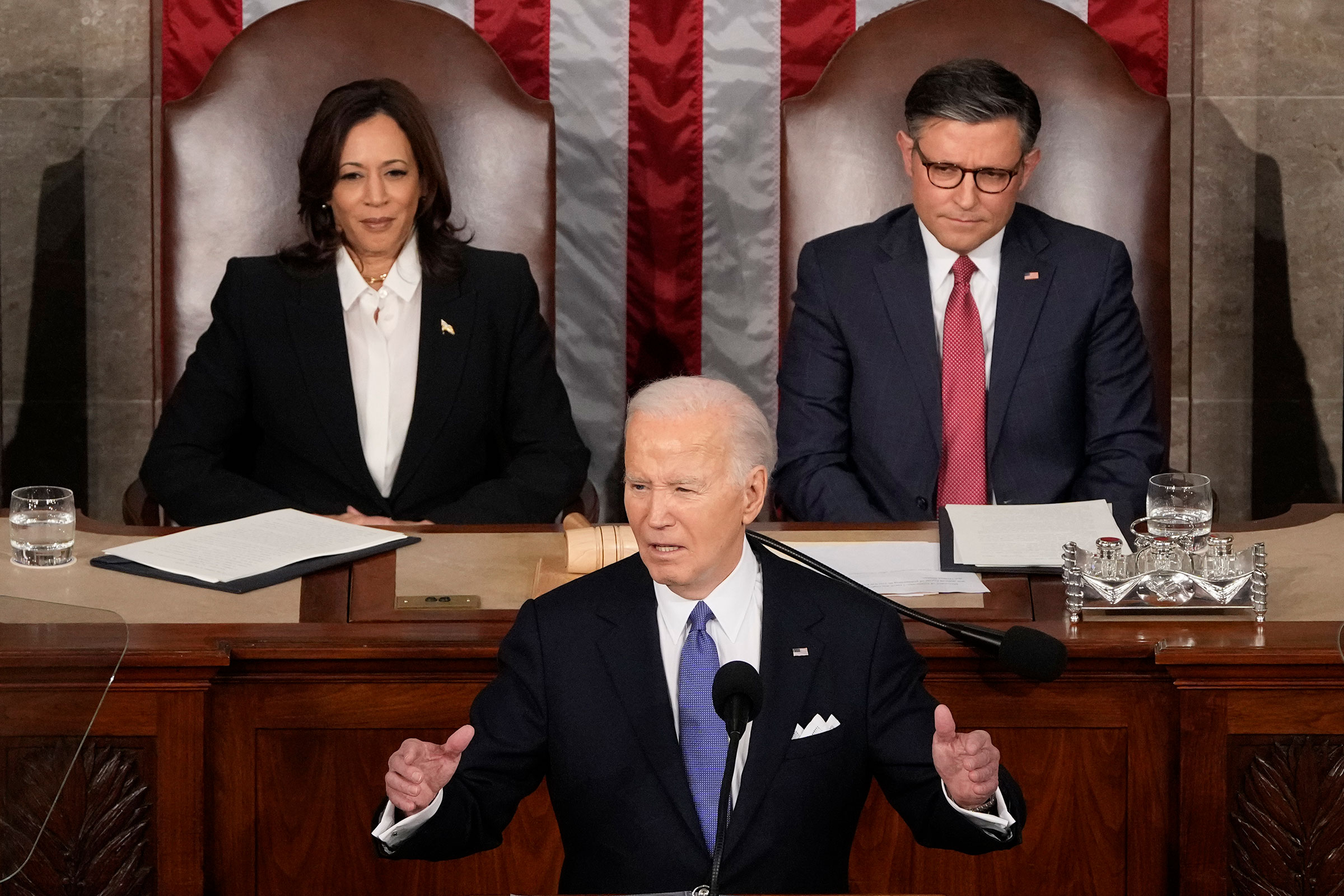 Biden asked the US Congress to ban artificial intelligence impersonating humans