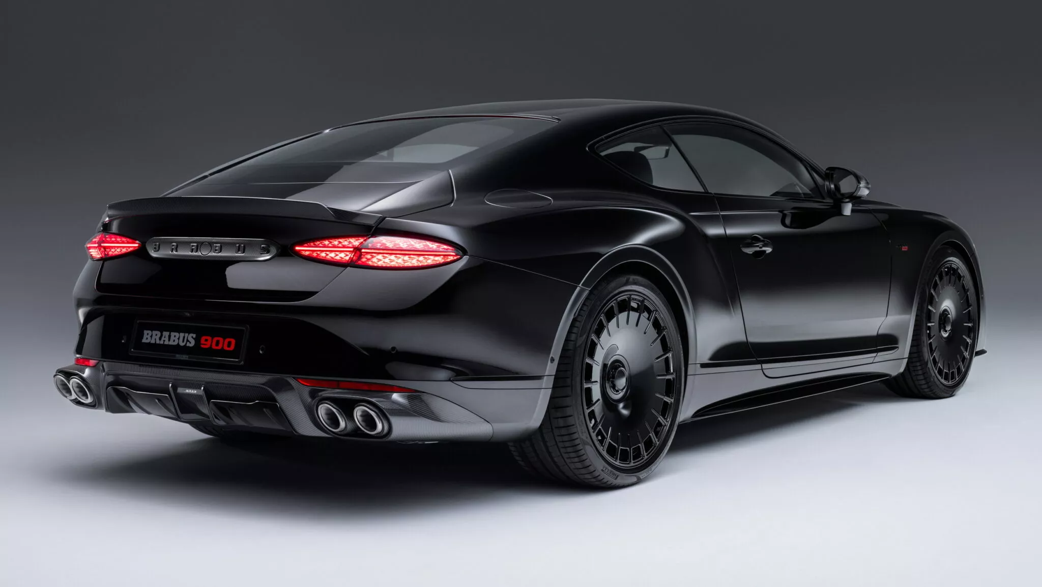 Brabus 900 и Brabus 900 Superblack в черной окраске