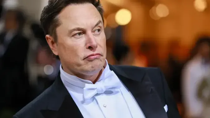 De verbaasde uitdrukking van Elon Musk