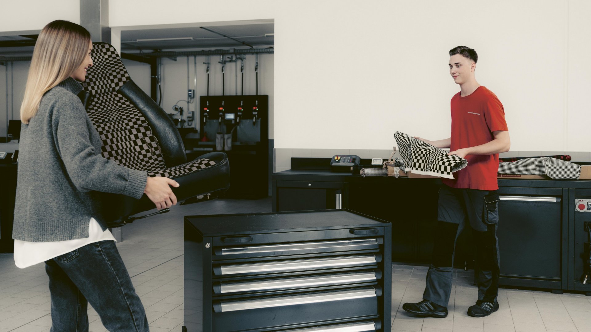 Тканини Porsche усіх розмірів