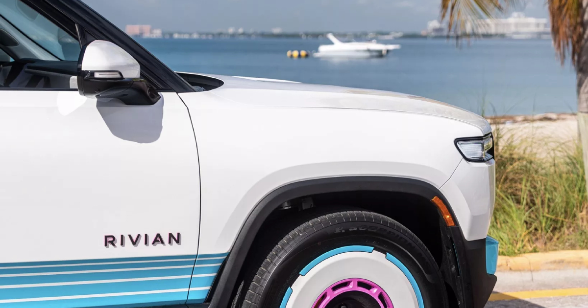 Rivian R1S Quad Miami Edition - bright design