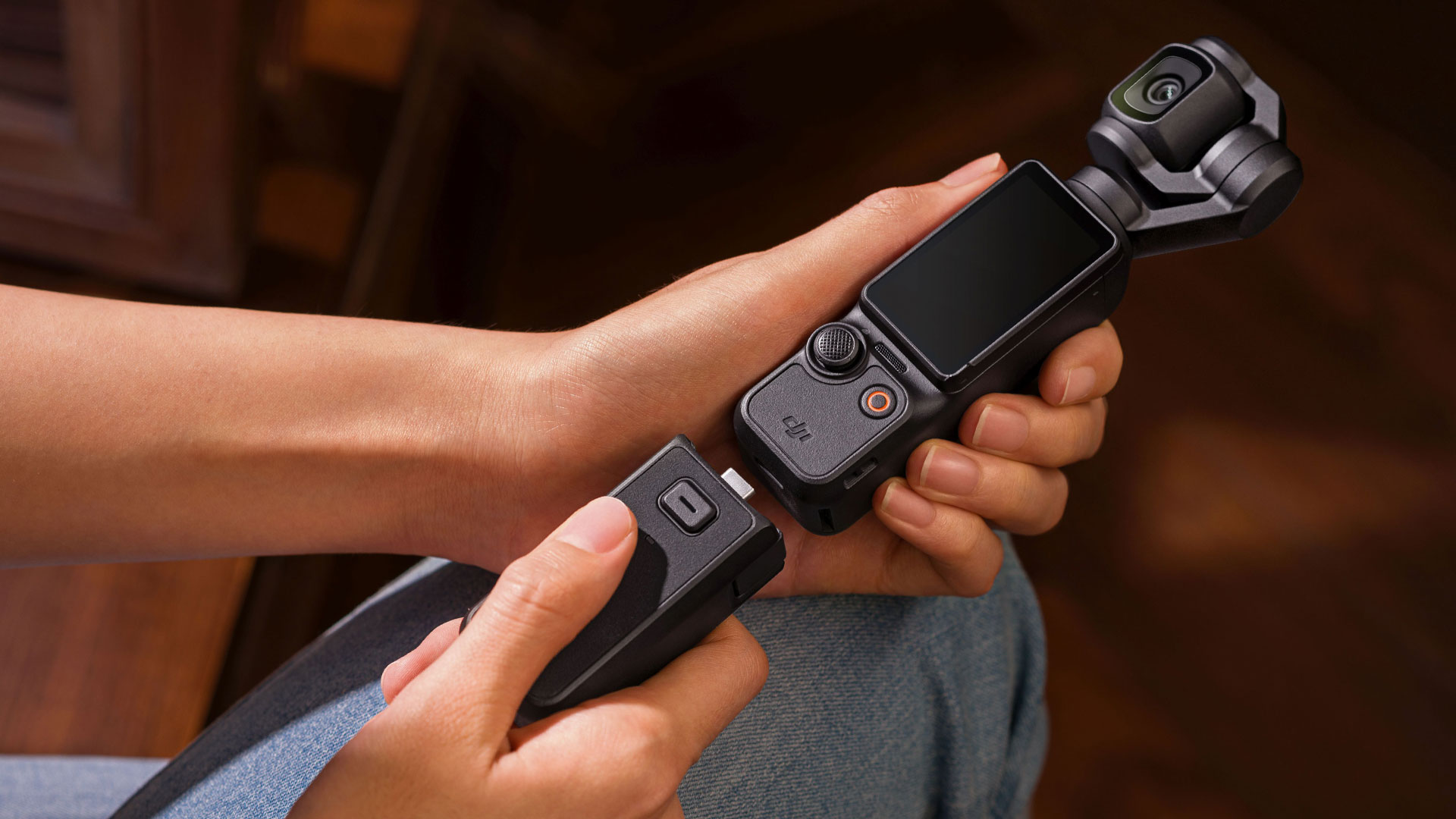 DJI Osmo Pocket 3, cámara con CMOS 1'' y vídeo 4K/120 fps, estabilización  en 3 ejes, enfoque rápido, seguimiento de caras/objetivos, pantalla táctil  giratoria de 2, cámara de vídeo pequeña  