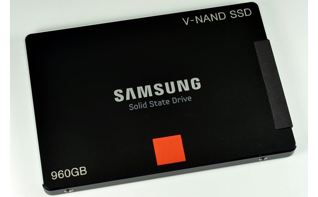 Samsung разрабатывает первые SSD-накопители на базе памяти 3D V-NAND