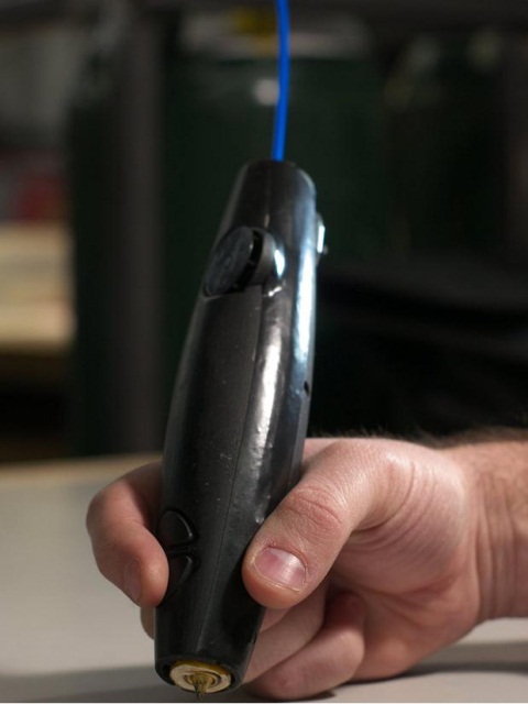 Сегодня на Kickstarter стартовал проект 3Doodler - ручка, которой можно рисовать в пространстве