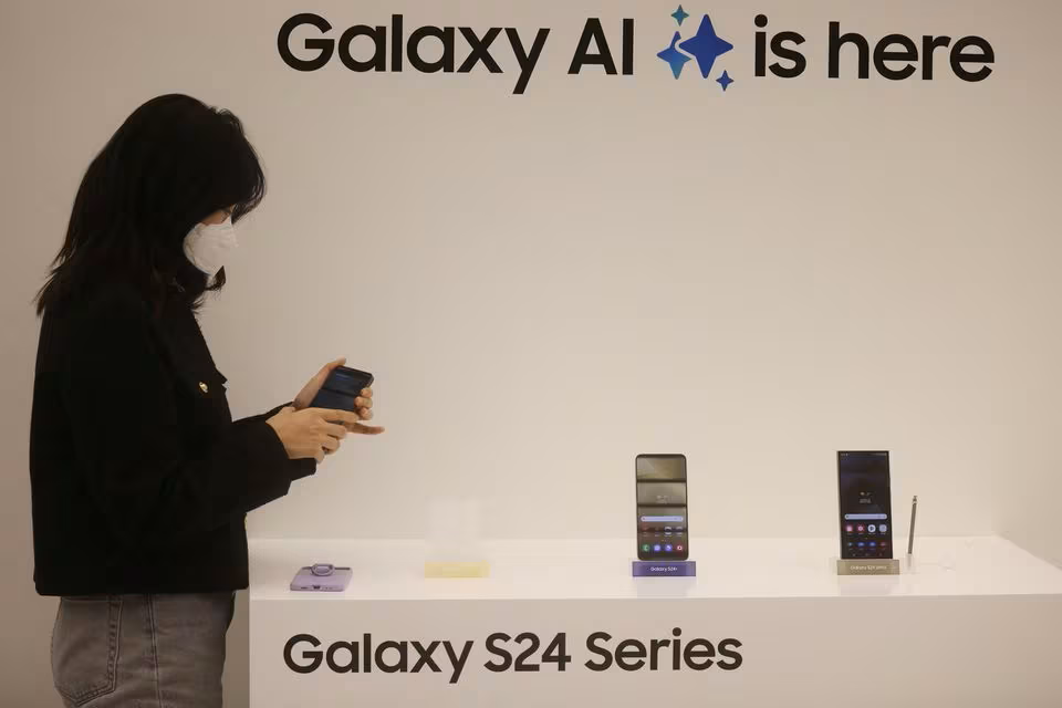 Baidu gaat zijn AI-assistent Ernie integreren in de nieuwe smartphones van Samsung om gesprekken in realtime te vertalen