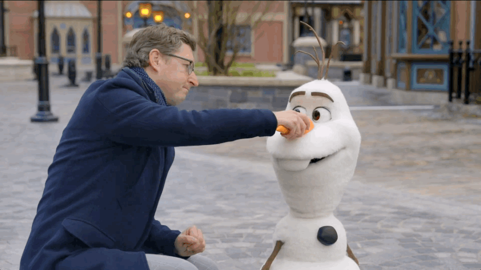 Animatronic Olaf in action