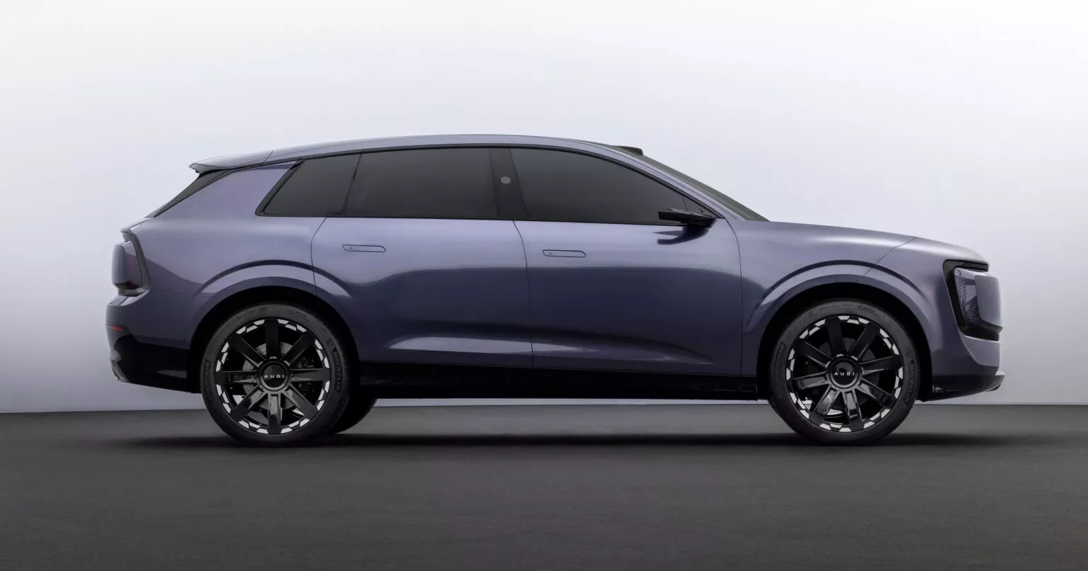 Інтер'єр AUDI E SUV Concept (концепт)