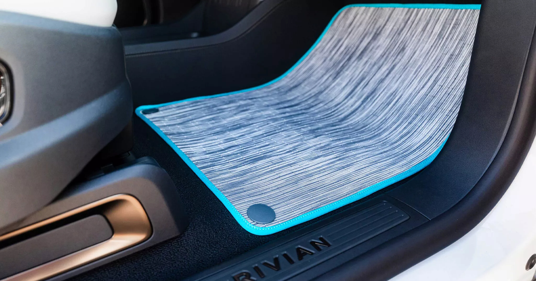 Rivian R1S Quad Miami Edition - interior details