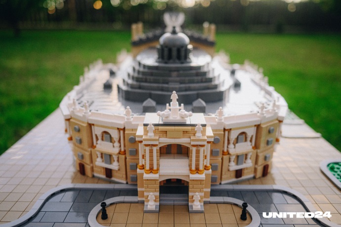 Lego Creators together with the United24 platform presented exclusive sets dedicated to the main architectural monuments of Ukraine-2