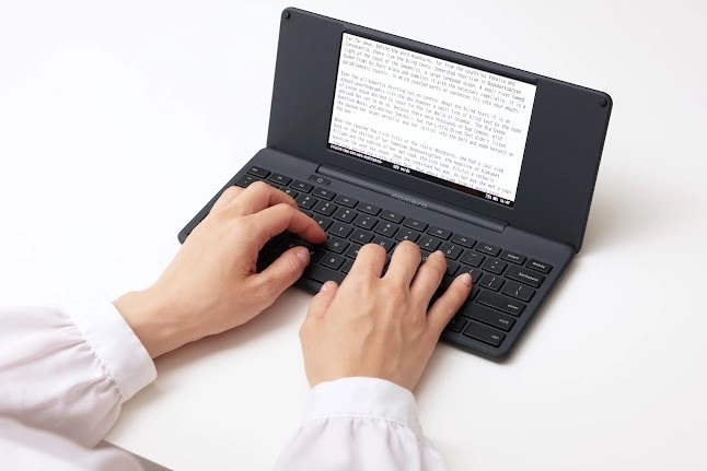 Pomera DM250 digital typewriter, front view