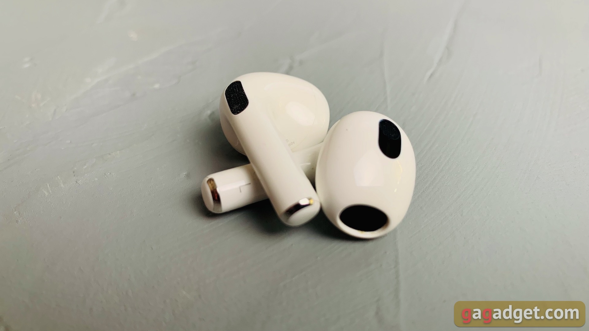 Огляд AirPods 3: пропущена ланка в еволюції навушників Apple-13
