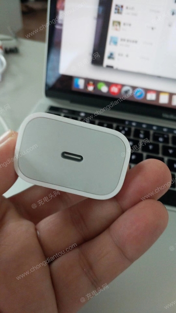 Apple-Charge-Adapter-1.jpg