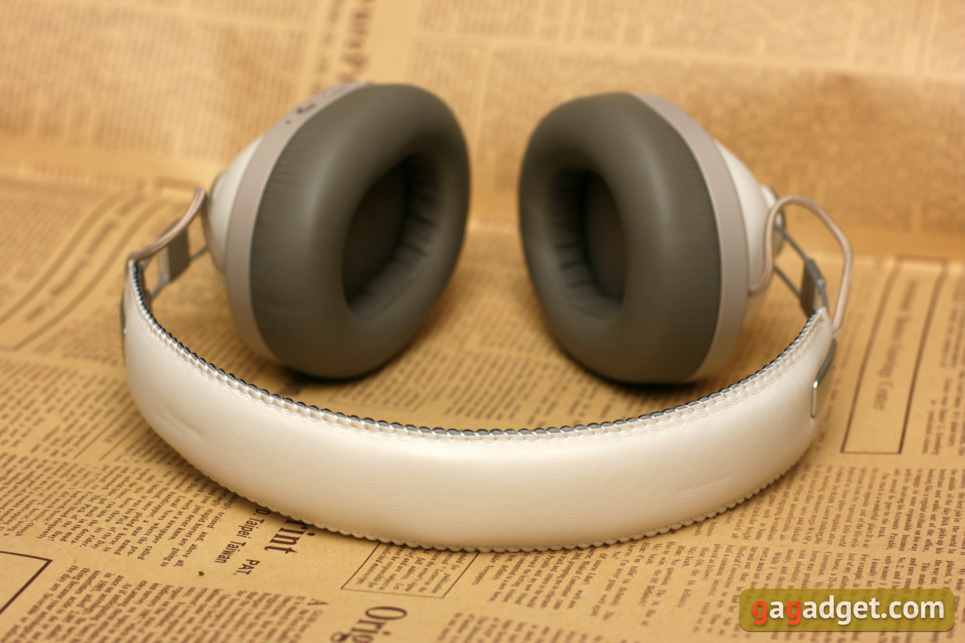 Panasonic RP-HTX90 Review: Spectacular Retro Noise Canceling Headphones-3