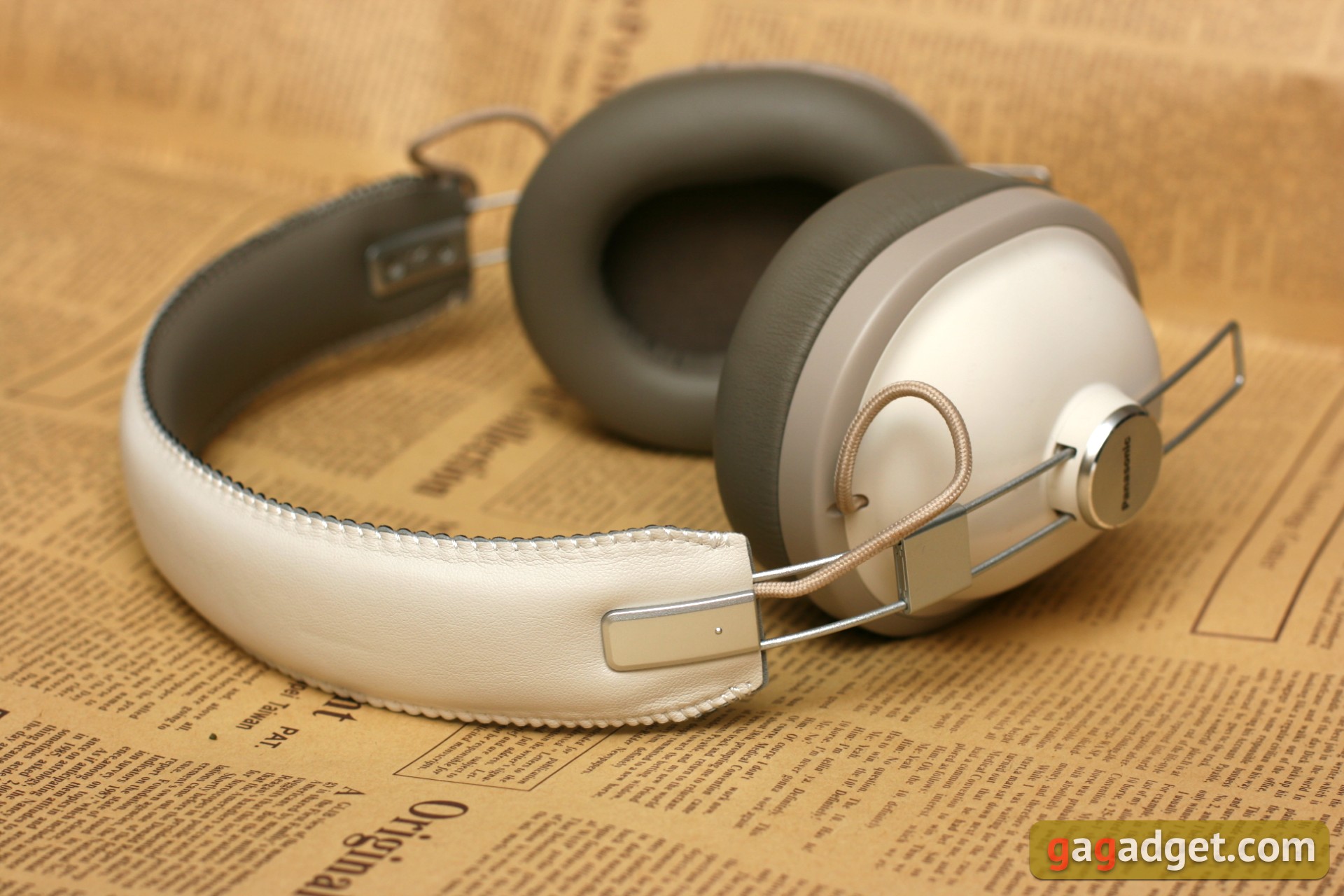 Panasonic RP-HTX90 look back: effective retro headphones with noise-cancelling-4