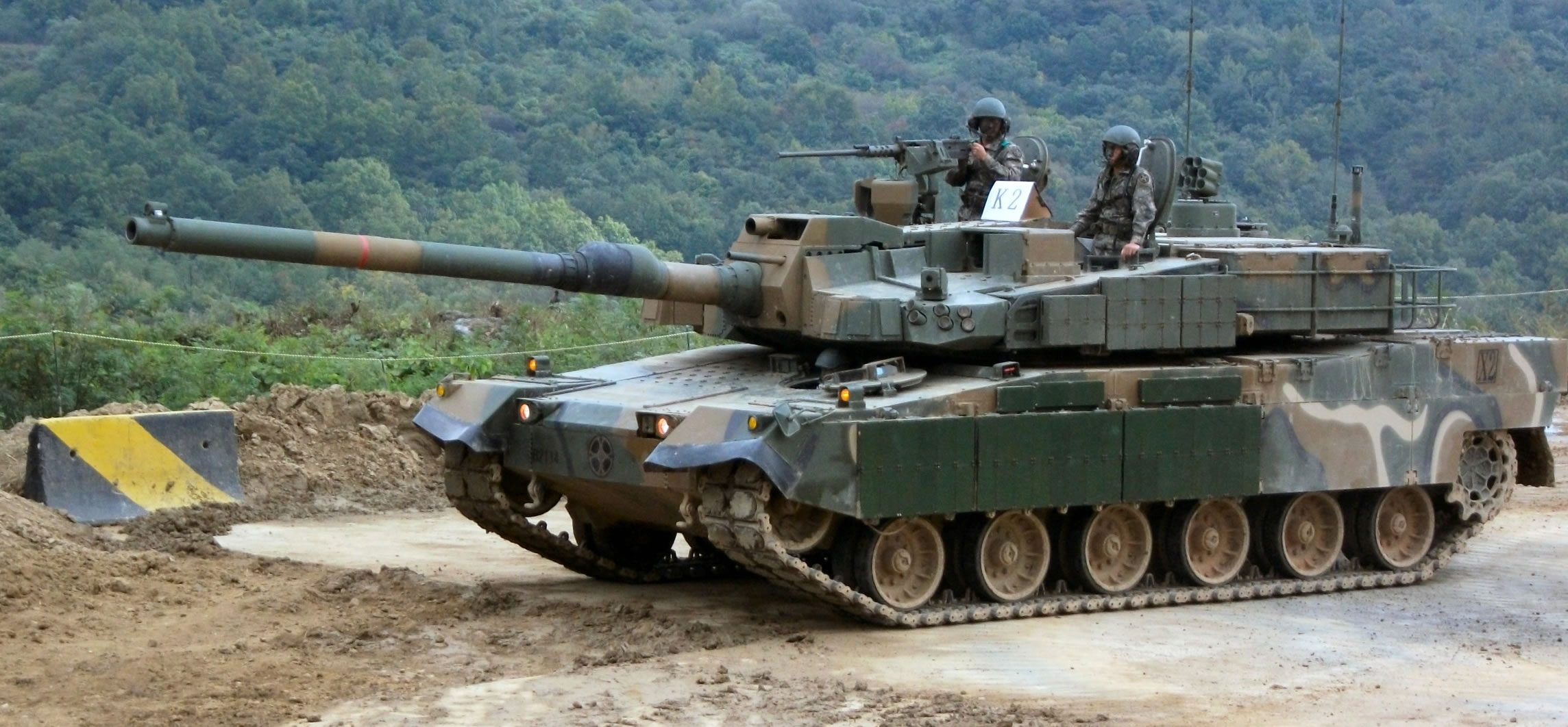 Poland Signs Contracts to Purchase K2 Black Panther Tanks and K9 Thunder  Self-Propelled Howitzers for $5.8 Billion