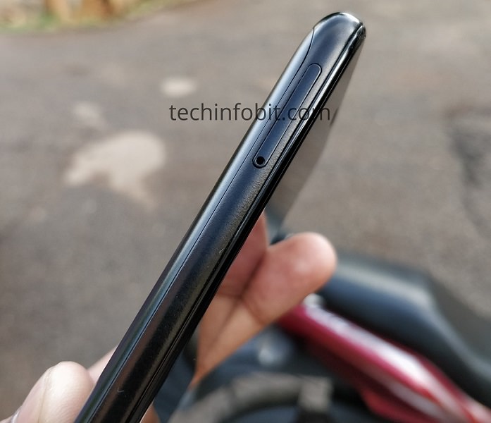 Moto-One-The-First-Ever-Motorola-Phone-With-Display-Notch-Real-Photos-Of-Moto-One-Leaked-techinfoBiT-3.jpg