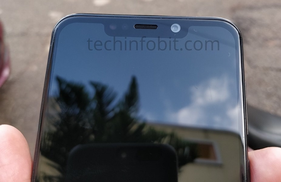 Moto-One-The-First-Ever-Motorola-Phone-With-Display-Notch-Real-Photos-Of-Moto-One-Leaked-techinfoBiT-4.jpg