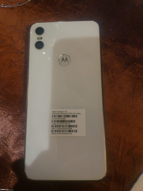 Motorola-One-2.jpg