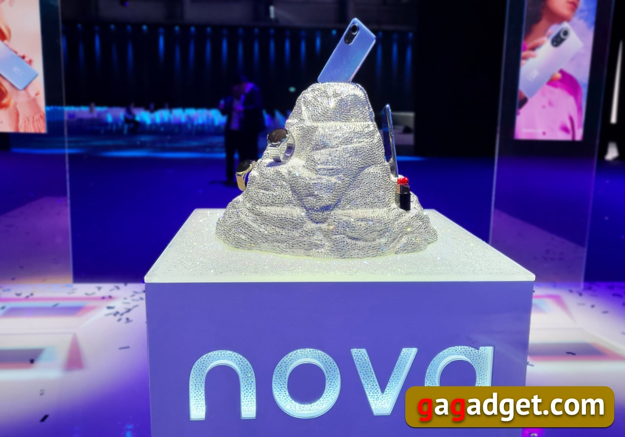 Куда идет Huawei и что нового мы узнали на презентации Nova 9 и необычных наушников FreeBuds Lipstick