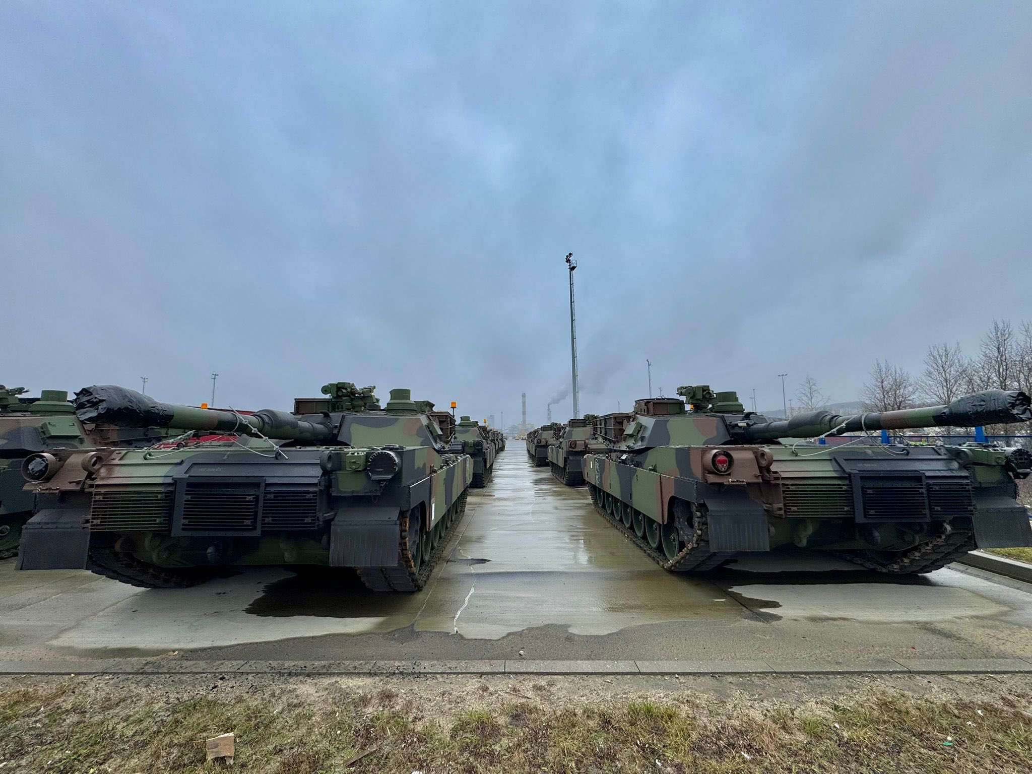 M1A2 SEPv3 Abrams tanks delivered to Poland. Illustration: Władysław Kosiniak-Kamysz