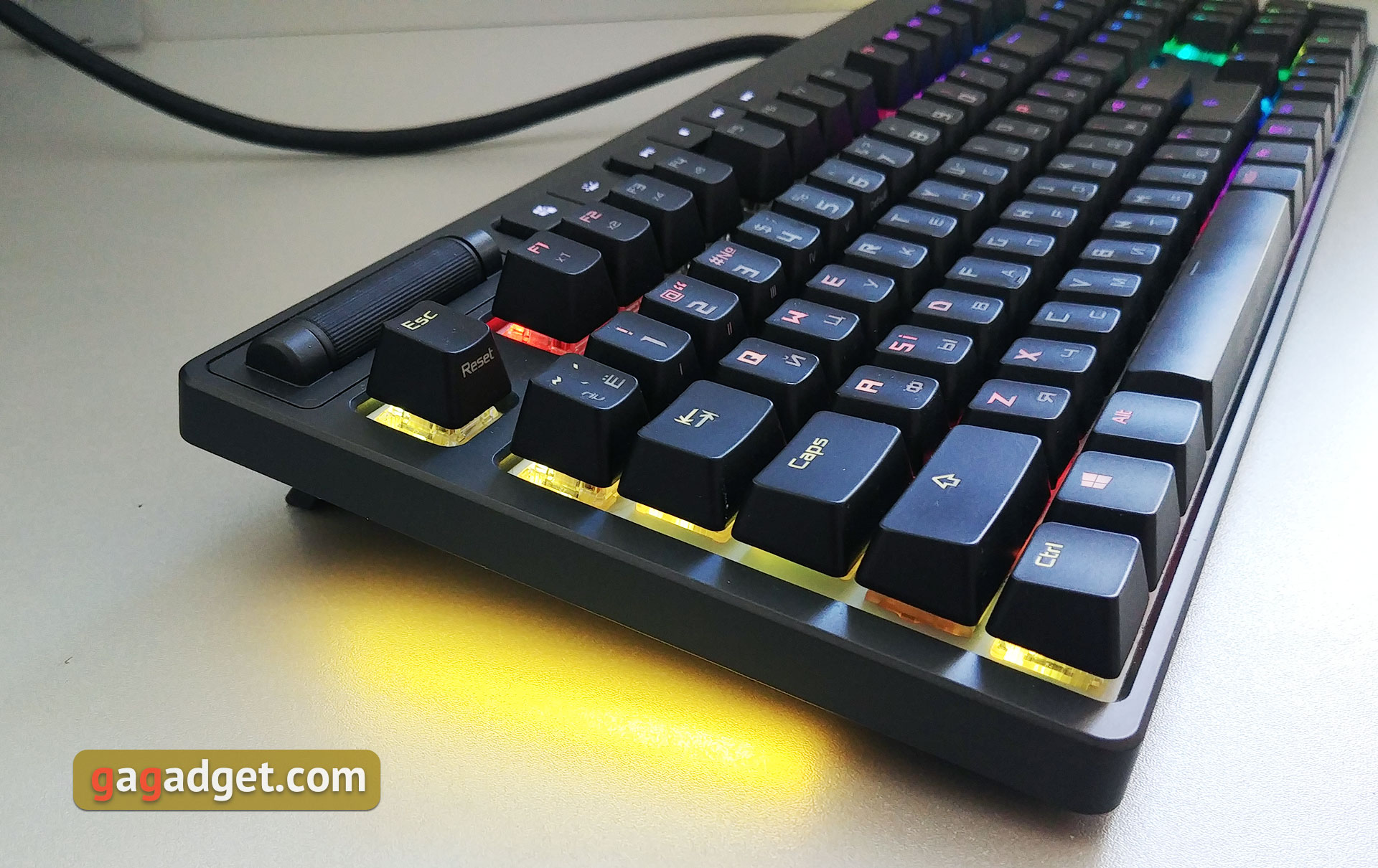 Обзор ASUS ROG Strix Flare: геймерская механическая клавиатура с кучей возможностей и RGB-подсветкой-2