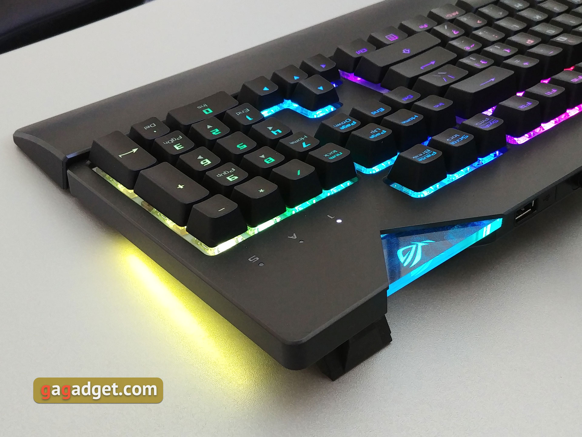 Обзор ASUS ROG Strix Flare: геймерская механическая клавиатура с кучей возможностей и RGB-подсветкой-13