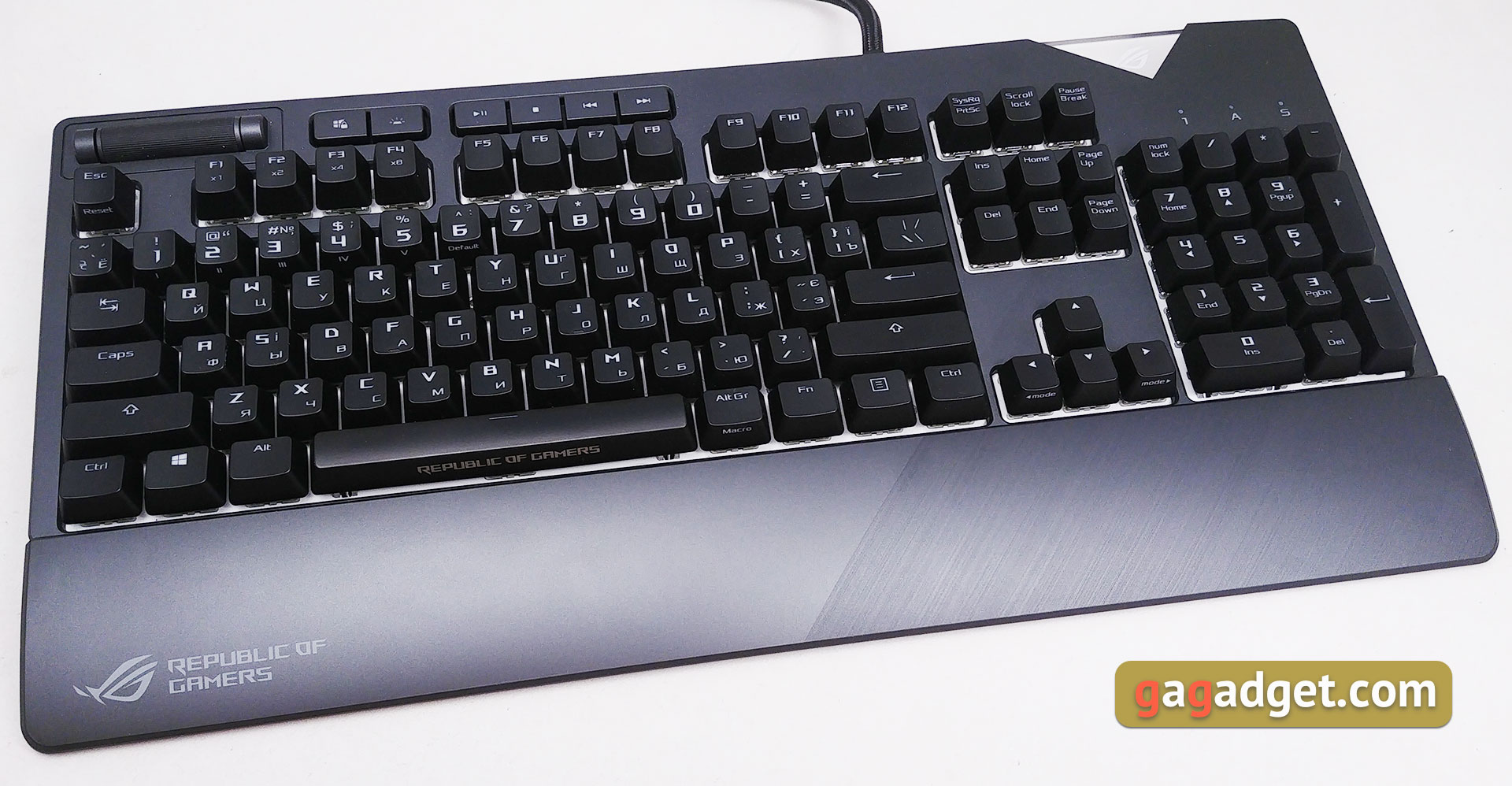 Обзор ASUS ROG Strix Flare: геймерская механическая клавиатура с кучей возможностей и RGB-подсветкой-27