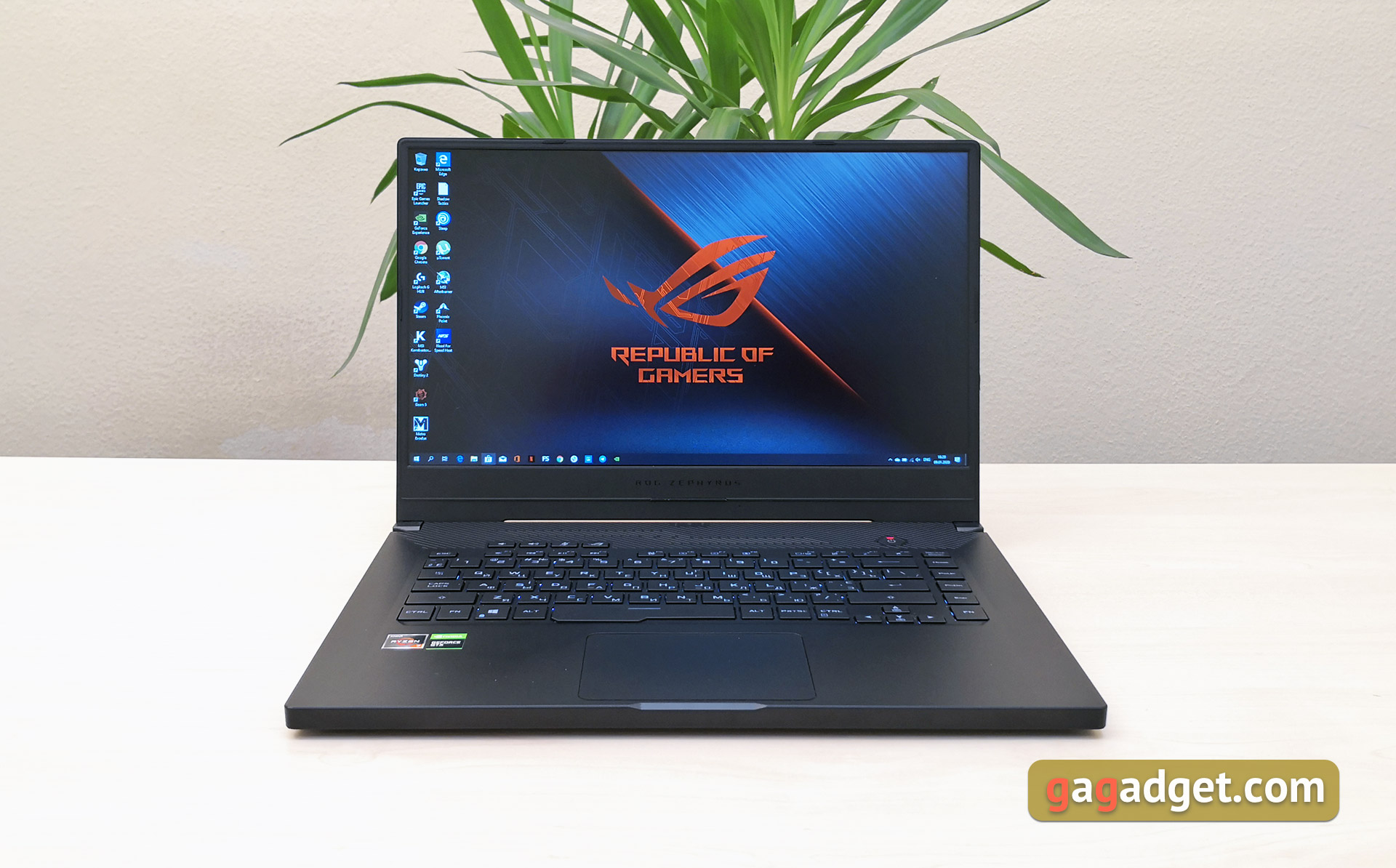 ASUS ROG Zephyrus G Looks Back: Compact Gaming Laptop with AMD and GeForce -2