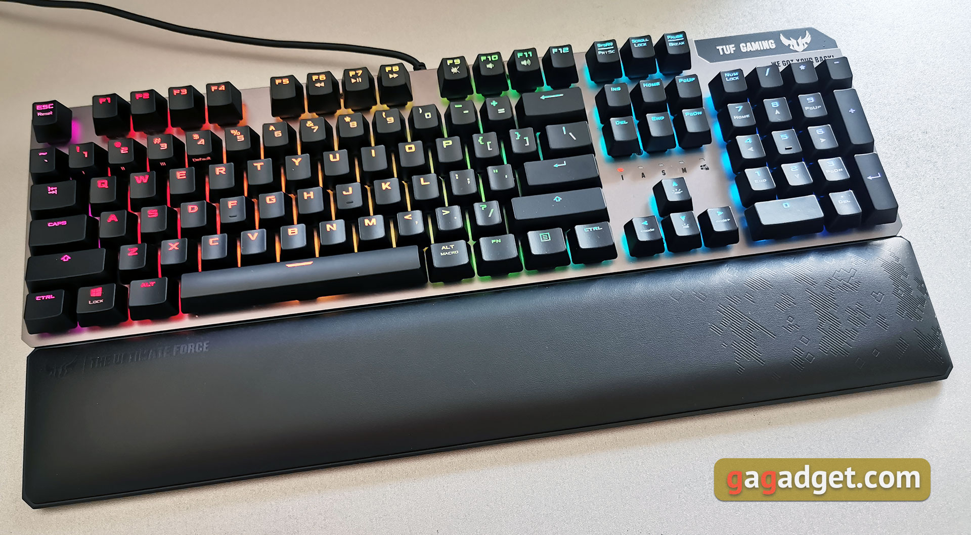 Огляд ASUS TUF Gaming K7: блискавична ігрова клавіатура з пило- та вологозахистом-8