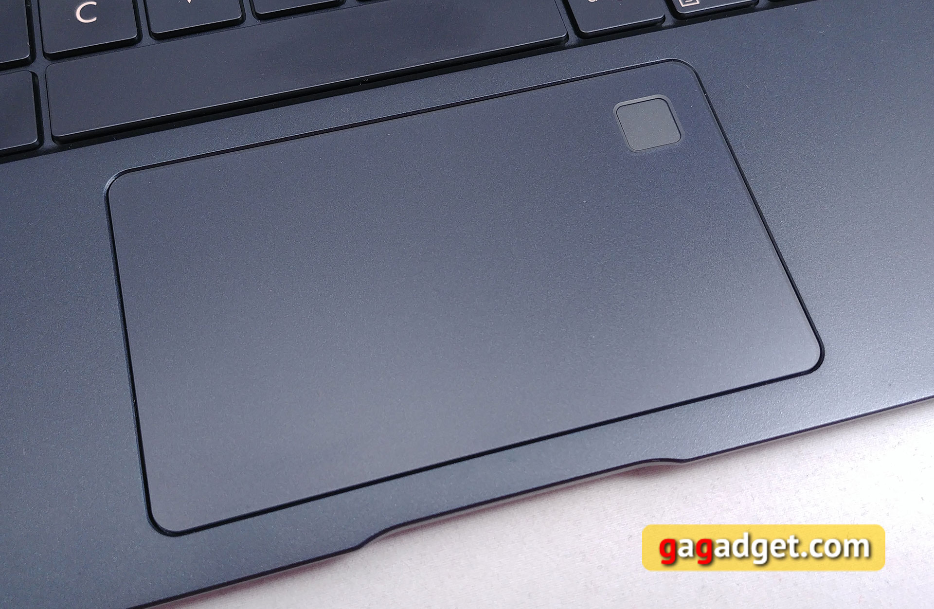 Обзор ASUS ZenBook S UX391UA: прочный ноутбук в компактном корпусе весом всего 1 кг-14