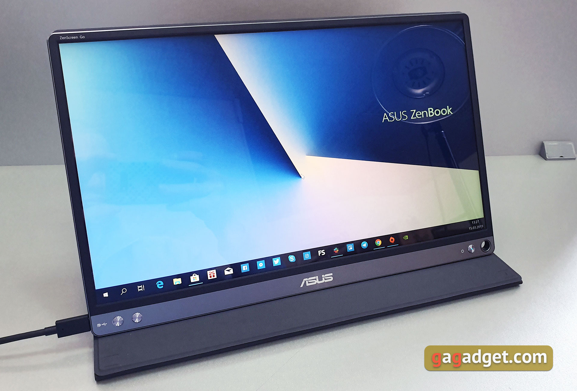 Przegląd ASUS ZenScreen GO MB16AP: Mobilny monitor z baterią i USB typu C