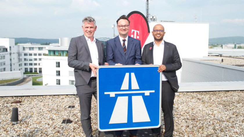 Eine Datenautobahn für schnelle Kommunikation: Deutsche Telekom und Autobahn GmbH bauen 400 5G- und LTE-Standorte und verdoppeln die Geschwindigkeit