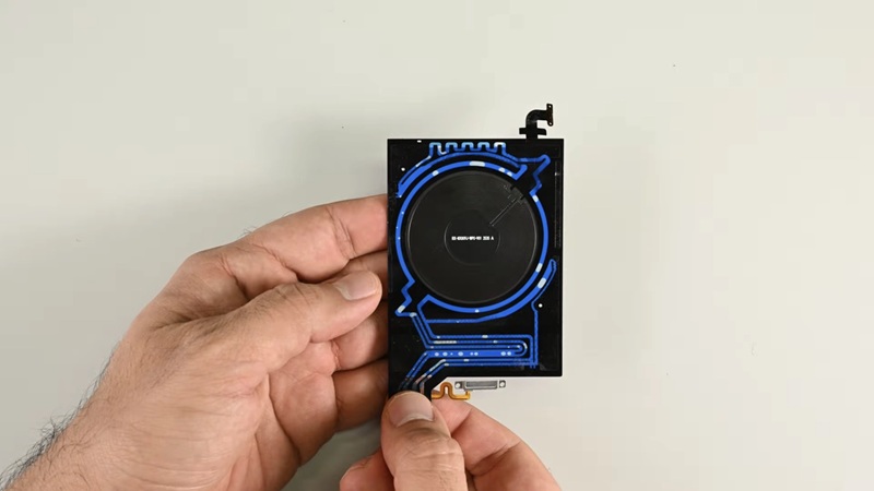 Фото задней панели Red Magic 11 Pro