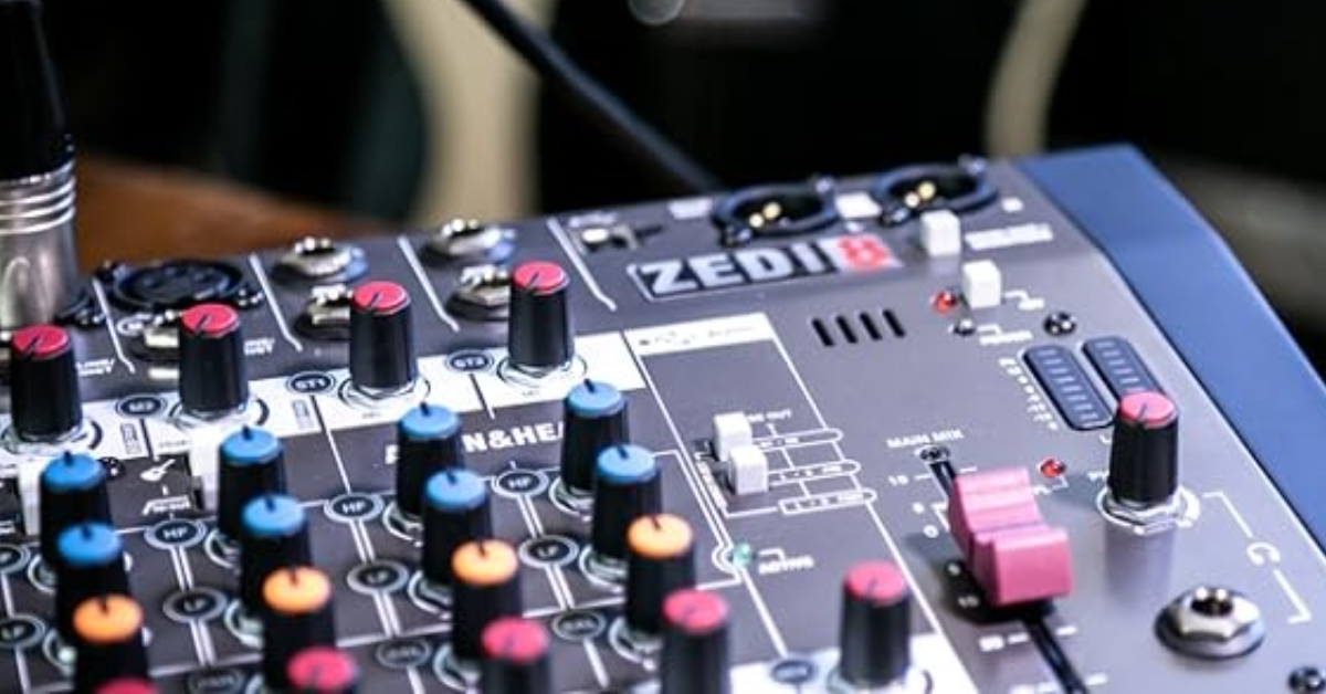 Table de mixage 12 canaux avec multiples sources audio intégrées
