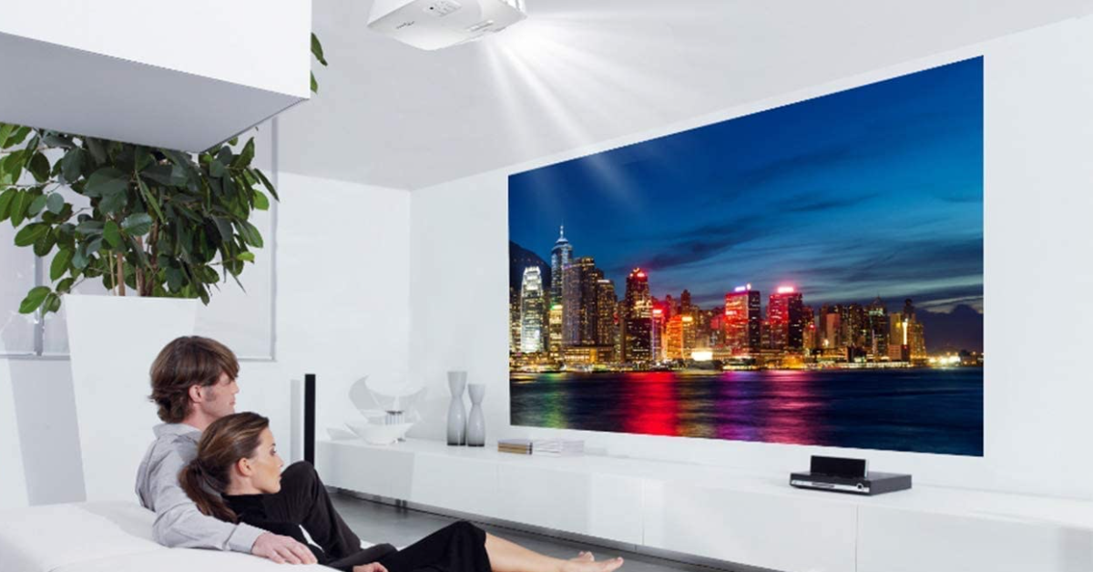 LG presenta un proyector 4K de 120 pulgadas que puedes colocar a sólo 18 cm  de la pared